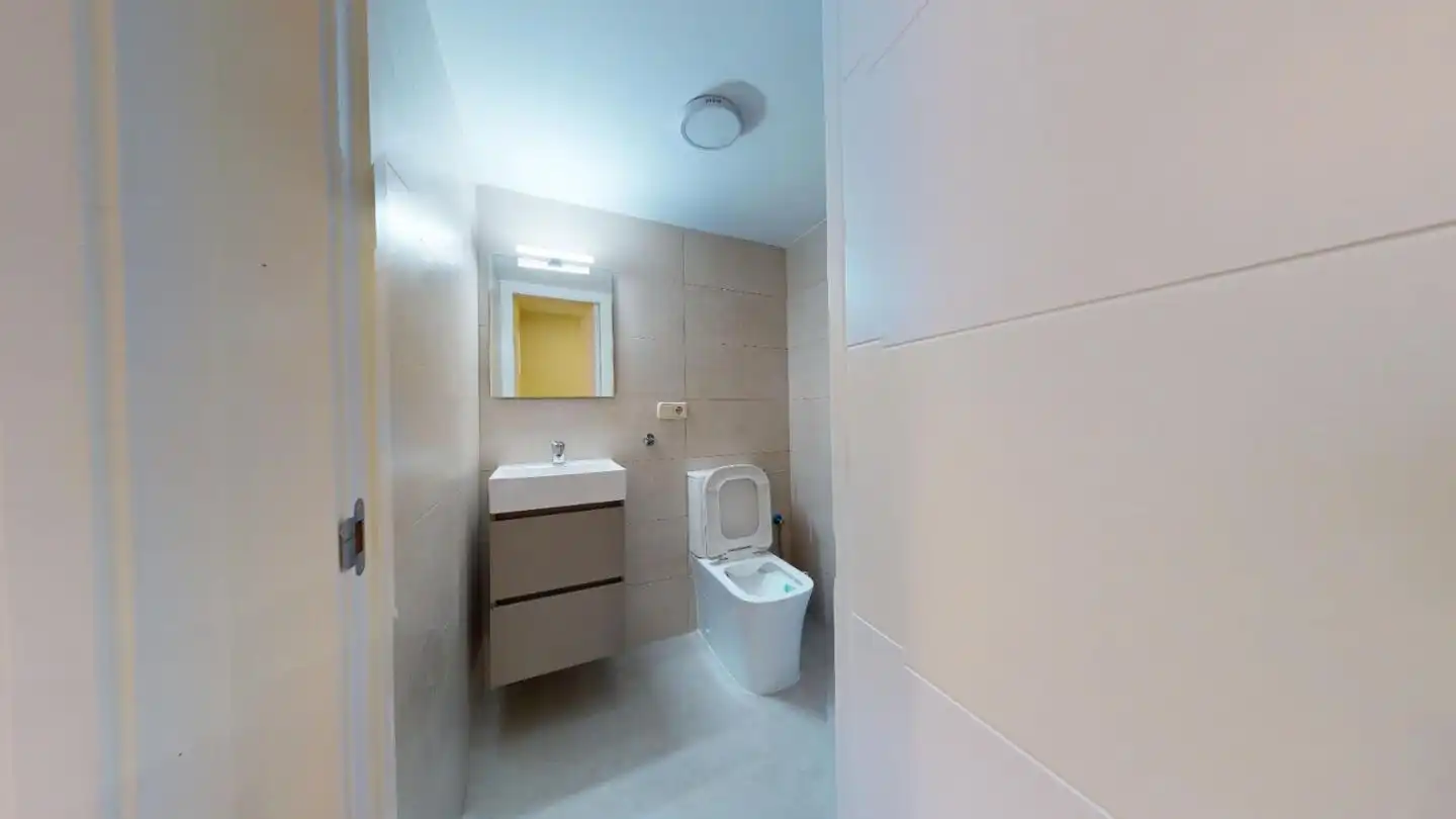 Badezimmer von Erdgeschoss zur Miete in Madrid