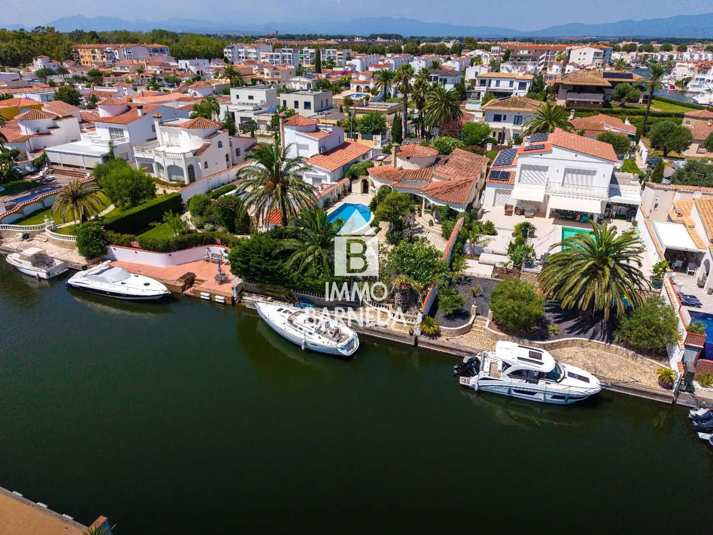Vista exterior de Casa o xalet en venda en Empuriabrava amb Aire condicionat, Calefacció i Terrassa