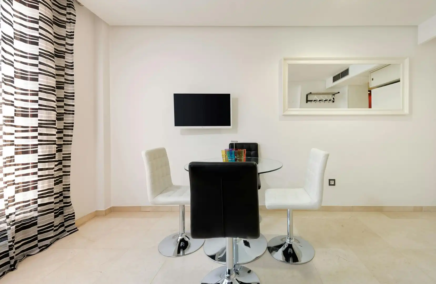 Comedor de Piso de alquiler en Madrid con Aire acondicionado, Calefacción y Jardín privado