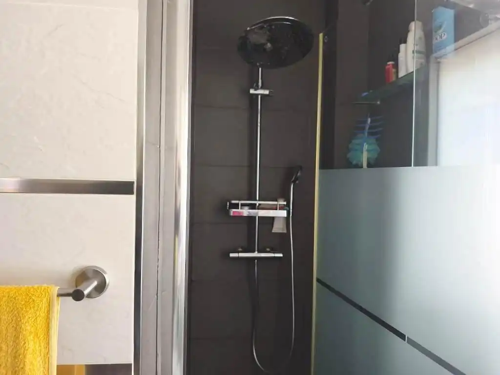 Badezimmer von Haus oder Chalet zum Verkauf in Cartagena mit Klimaanlage, Heizung und Privatgarten