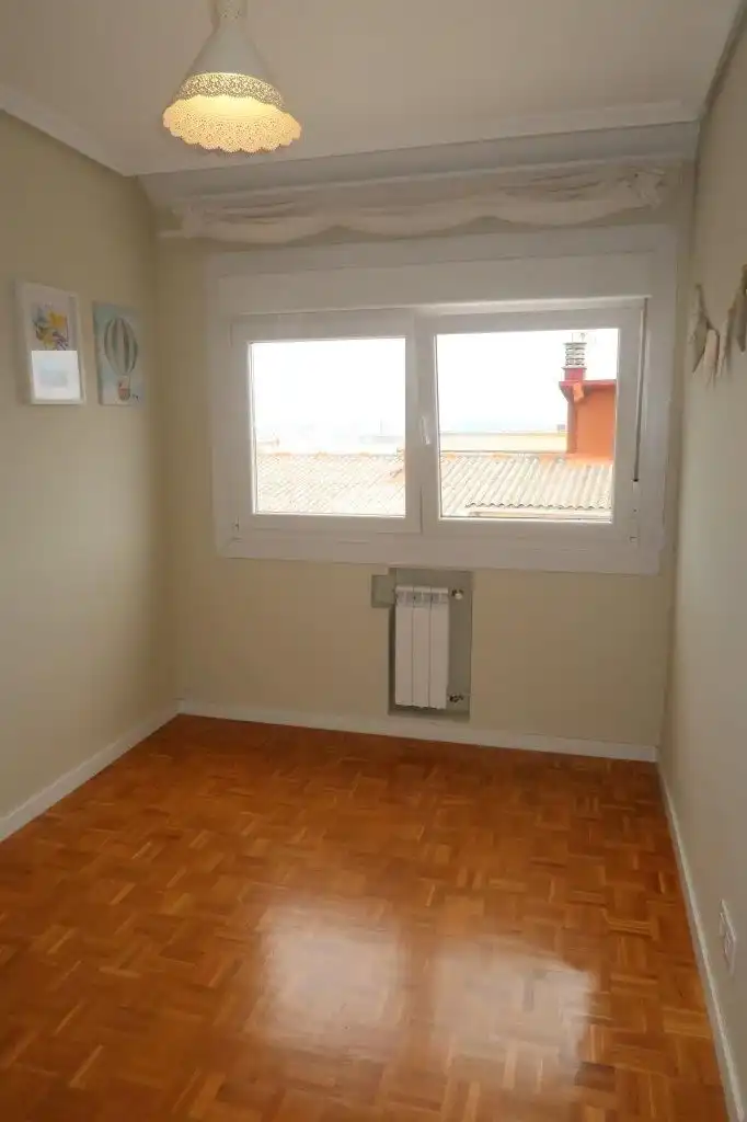 Dormitori de Pis en venda en A Coruña Capital  amb Aire condicionat, Calefacció i Parquet