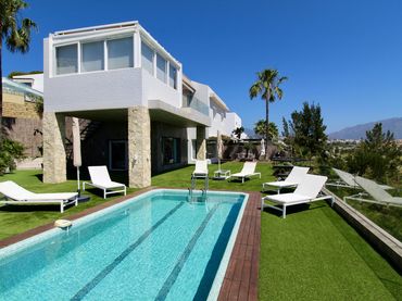 Villa mit Pool zum Verkauf in Calle Benahavis
