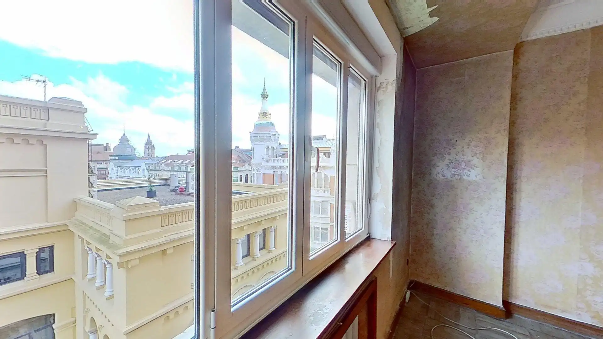 Habitación de Piso en venta en Oviedo  con Calefacción