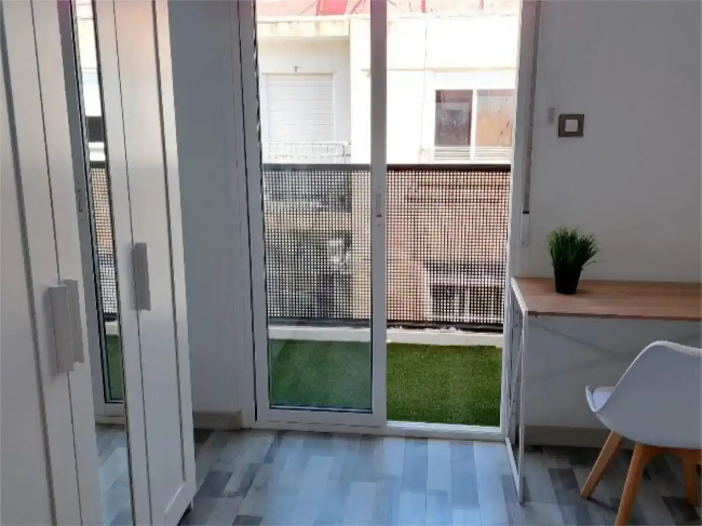 Balcony of Flat for share in Elda  with Air Conditioner, Parquet flooring and Furnished