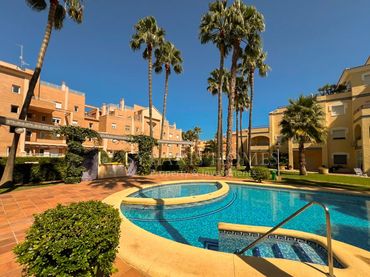 Apartment mit Pool zum Verkauf in Carrer Llac Baikal 3