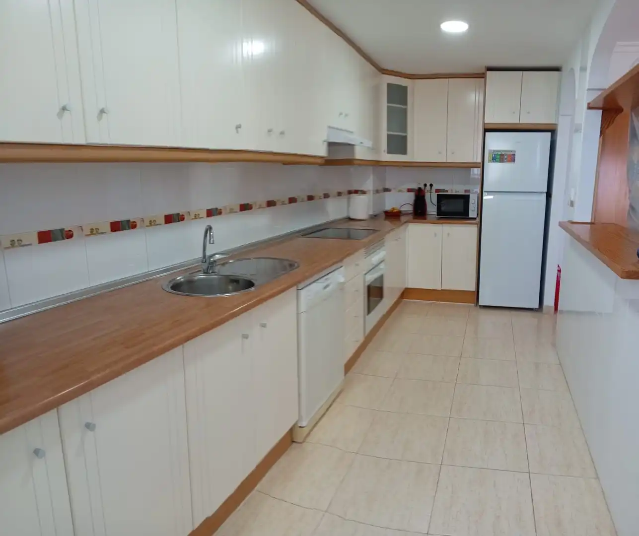 Cuina de Apartament de lloguer en La Manga del Mar Menor amb Calefacció, Piscina i Moblat
