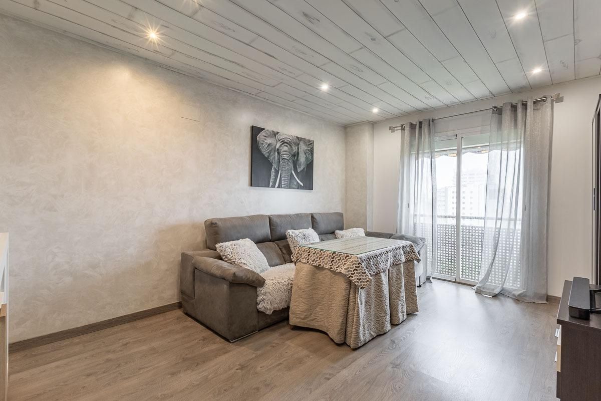 Sala de estar de Piso en venta en  Granada Capital