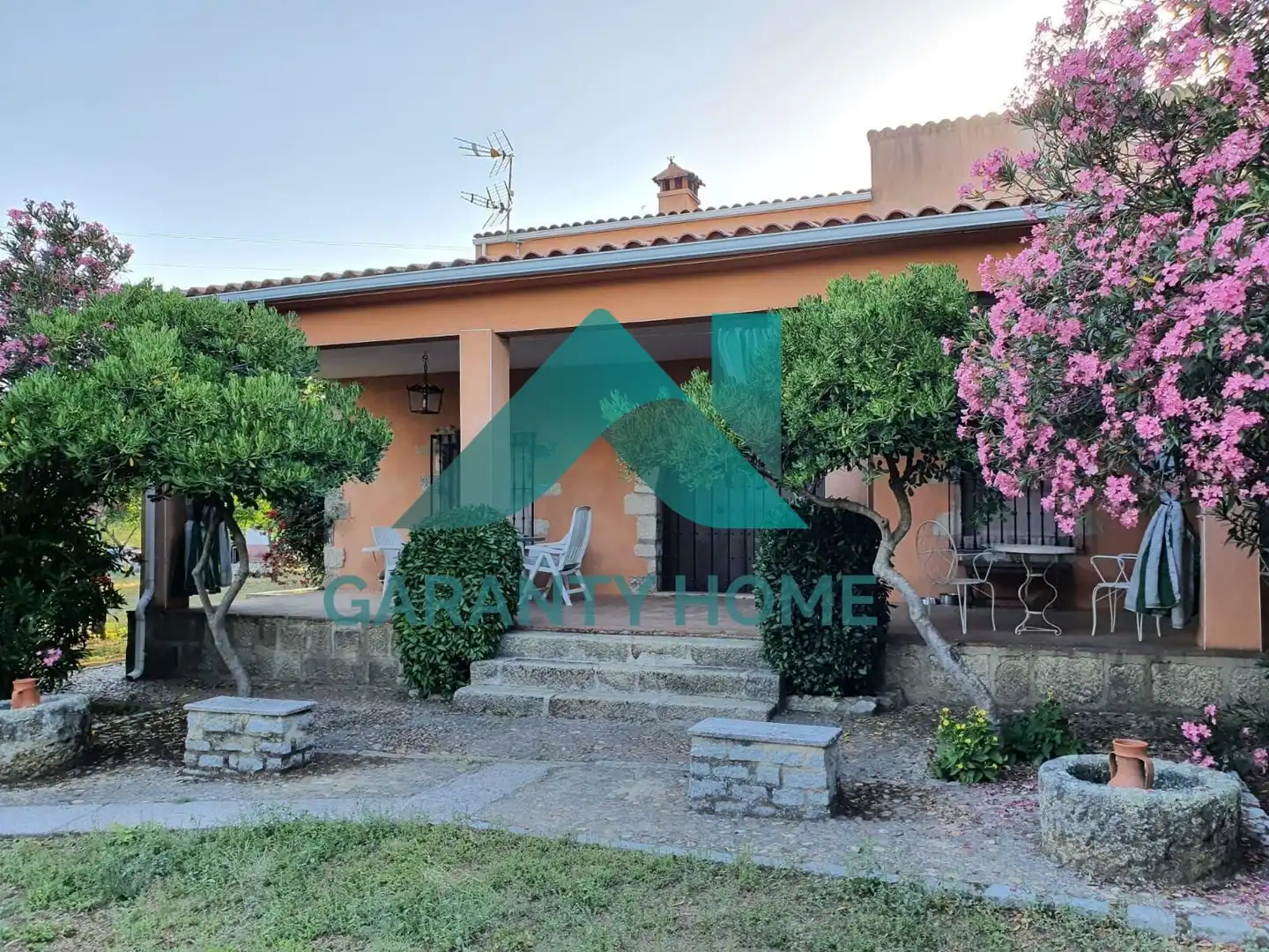 Chalet con piscina en venta en Arroyo de la Luz, imagen 8