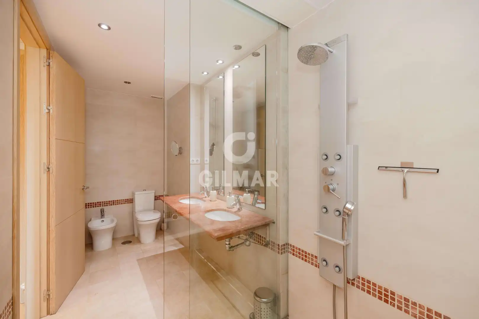 Bany de Apartament en venda en Sotogrande amb Calefacció, Jardí privat i Traster