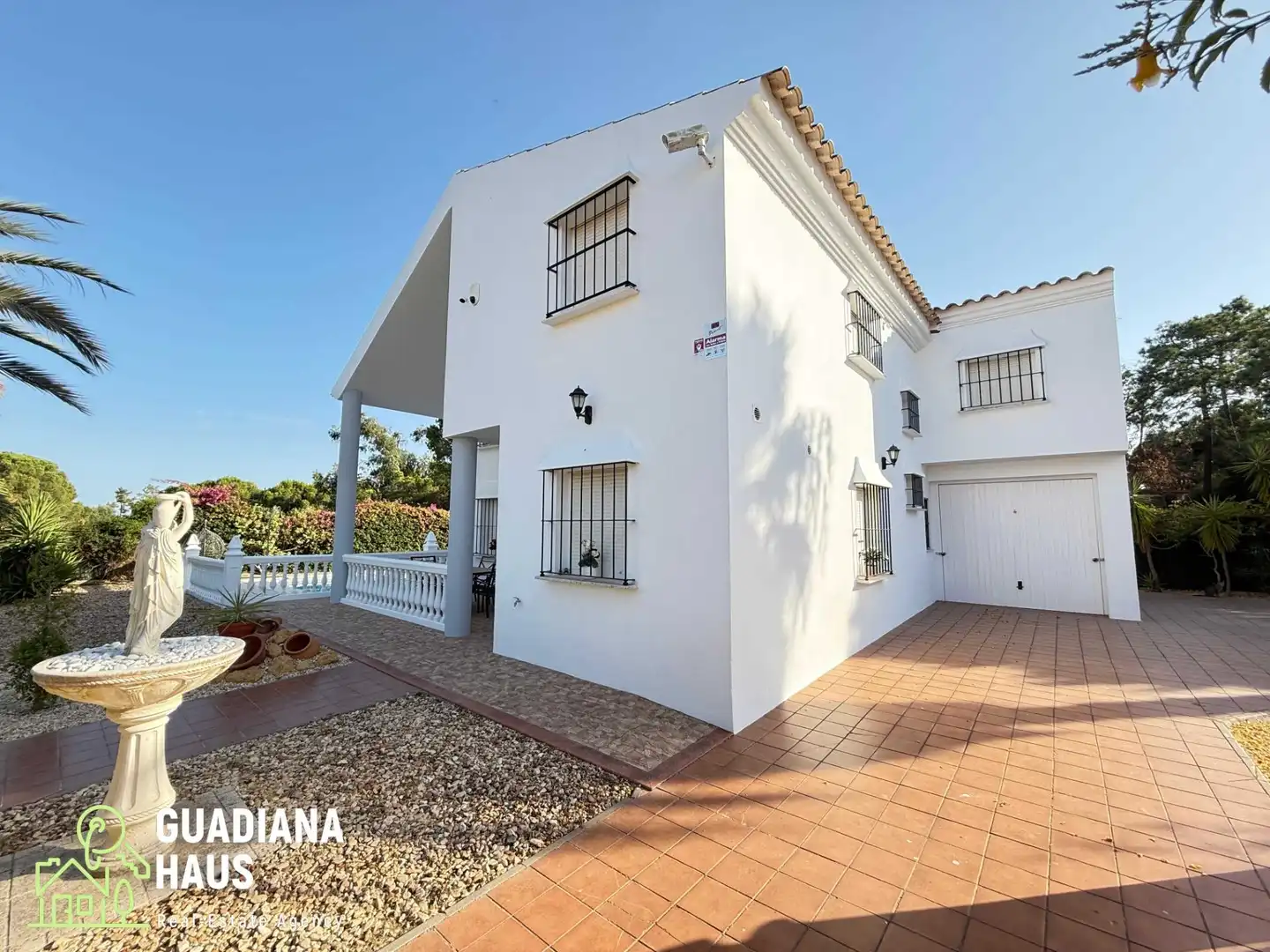 Exterior view of Houses for sale in Isla Cristina  with Air Conditioner, Heating and Private garden