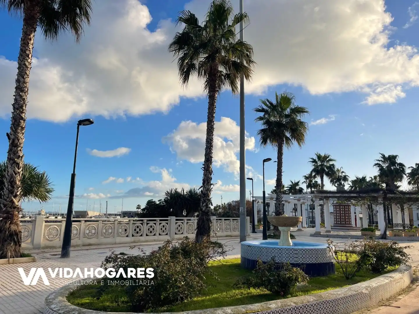 Vista exterior de Pis en venda en Rota amb Aire condicionat