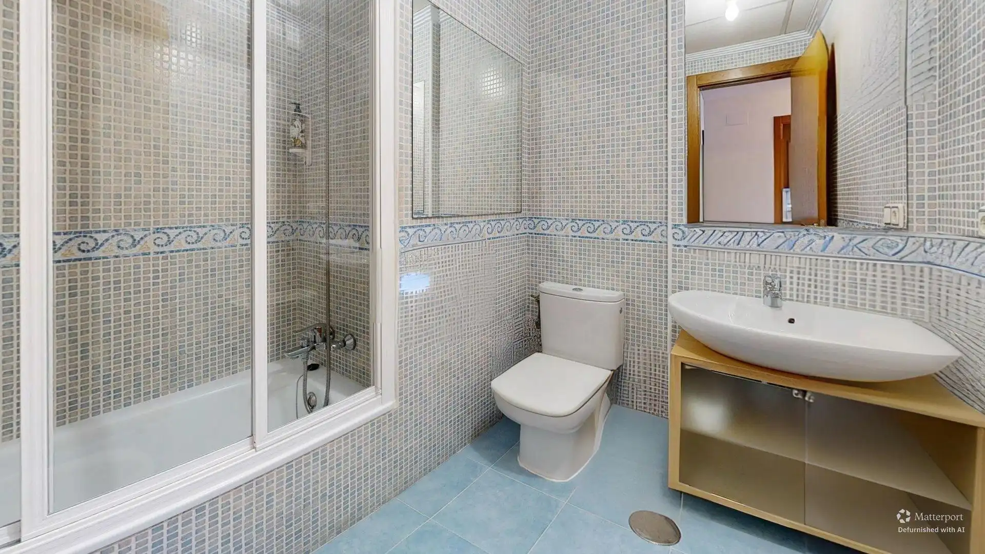 Baño de Apartamento de alquiler en Elche / Elx con Aire acondicionado, Calefacción y Jardín privado