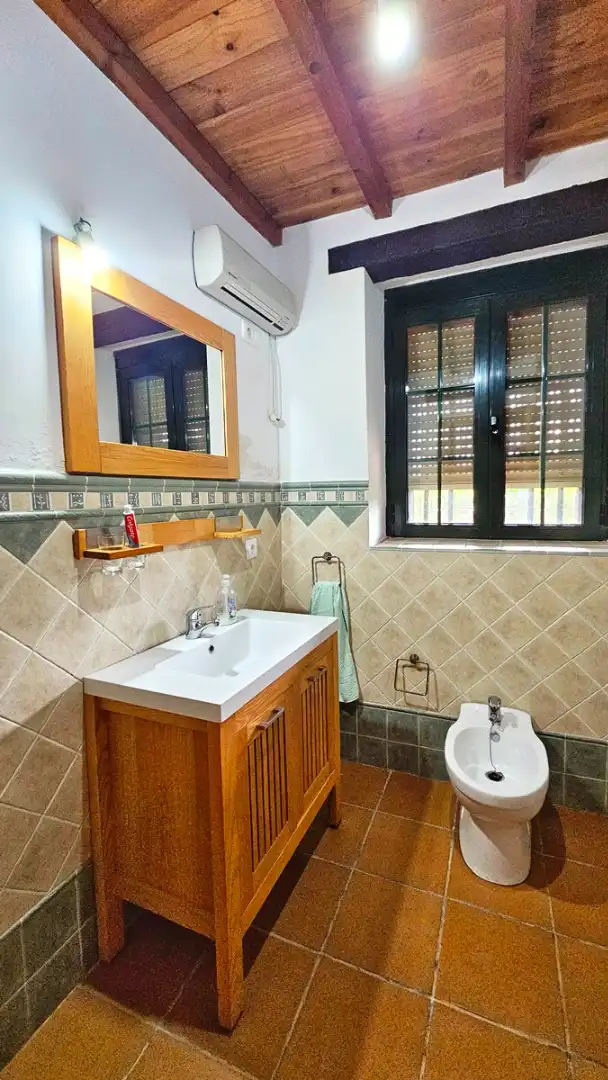 Baño de Casa o chalet en venta en El Castillo de las Guardas con Aire acondicionado, Jardín privado y Terraza