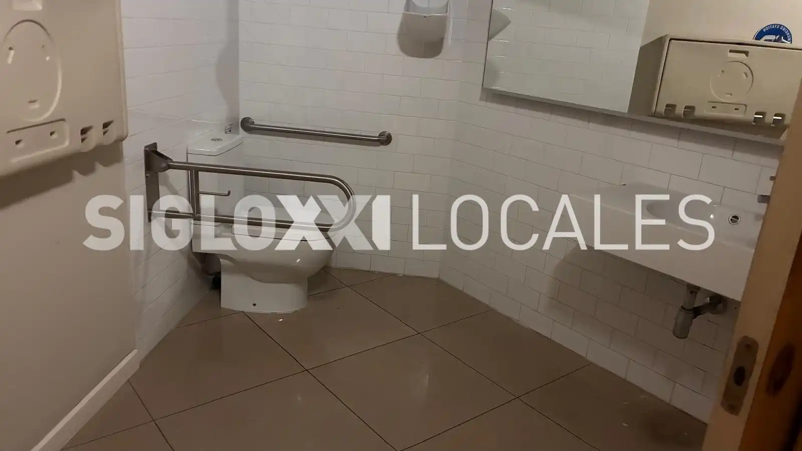 Baño de Local de alquiler en Barcelona con Aire acondicionado