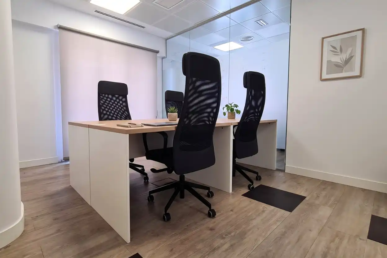 Büro zur Miete in Madrid mit Klimaanlage, Heizung und Terrasse