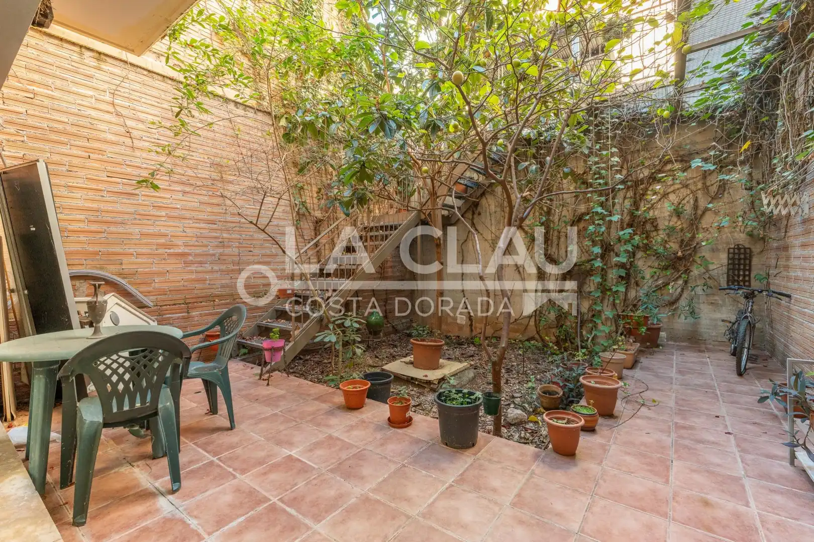 Garten von Einfamilien-Reihenhaus zum Verkauf in Gavà mit Heizung