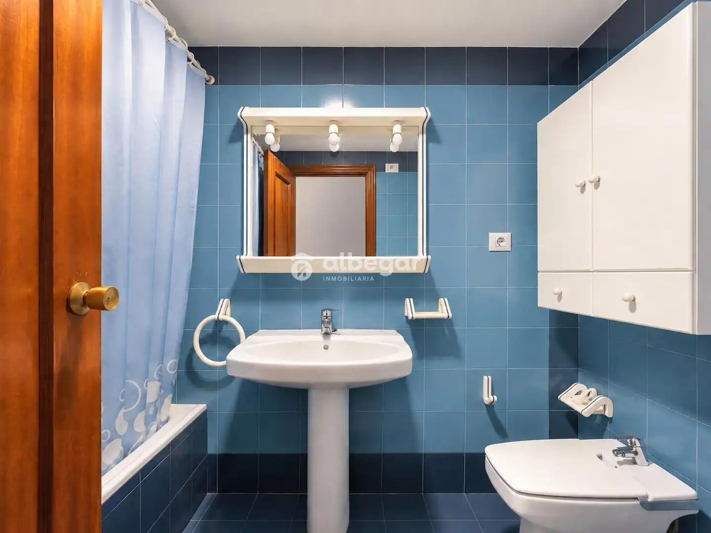 Baño de Piso en venta en Valencia con Terraza, Horno y Balcón