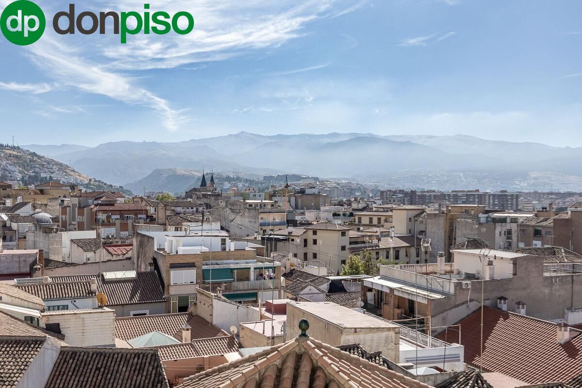 Vista exterior de Àtic en venda en  Granada Capital amb Aire condicionat, Calefacció i Parquet