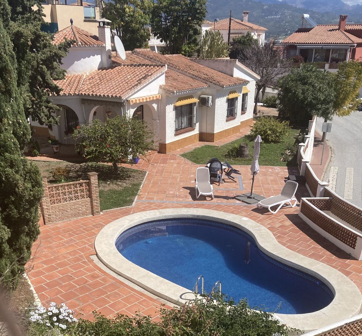 Piscina de Casa o xalet en venda en Vélez-Málaga amb Aire condicionat, Jardí privat i Terrassa