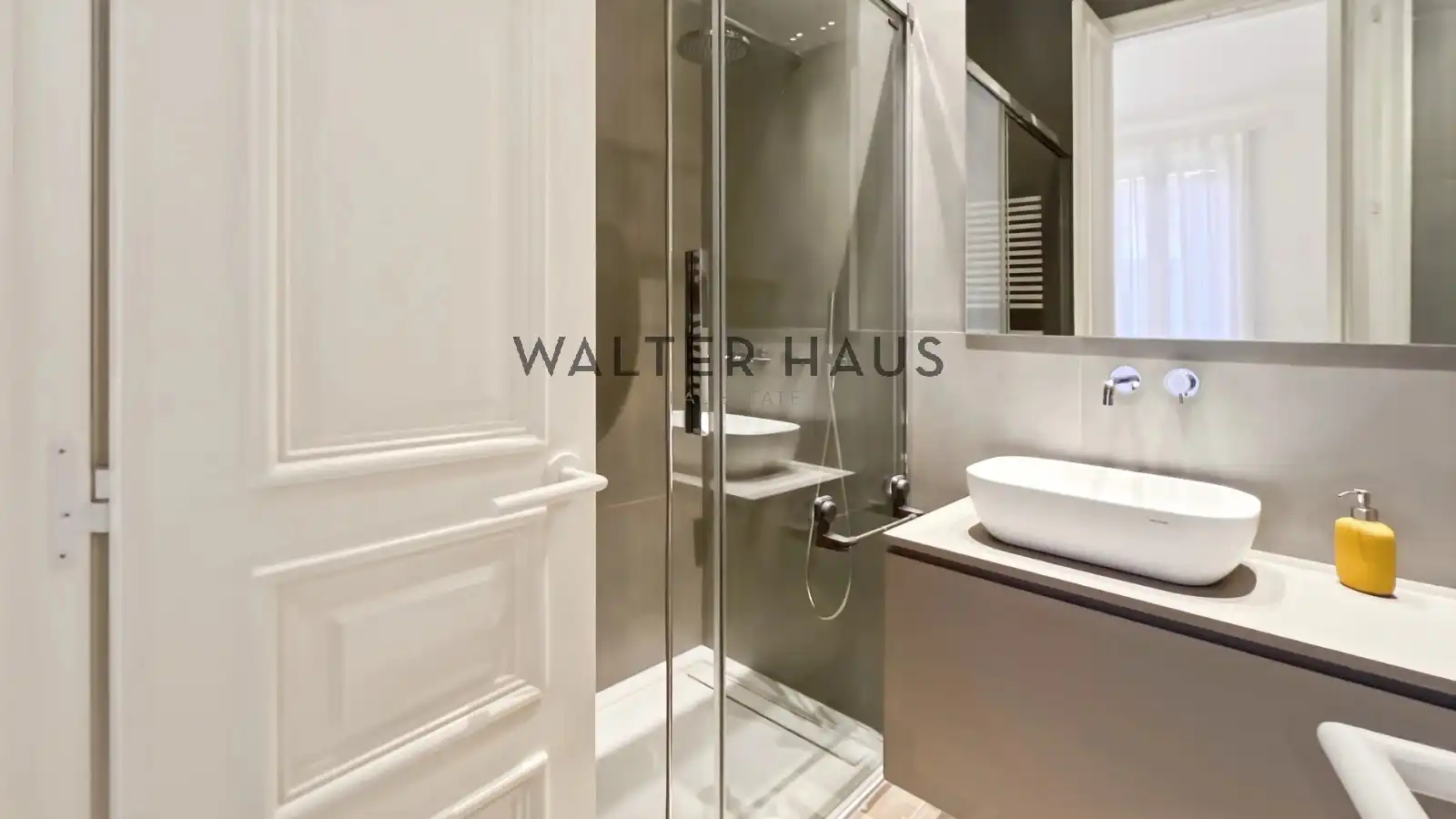 Baño de Piso de alquiler en Barcelona con Aire acondicionado, Calefacción y Terraza