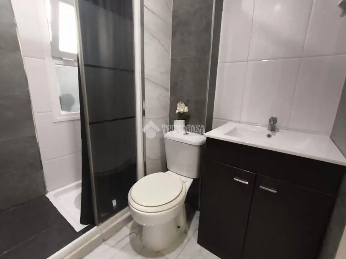 Bathroom of Flat for sale in Zaragoza