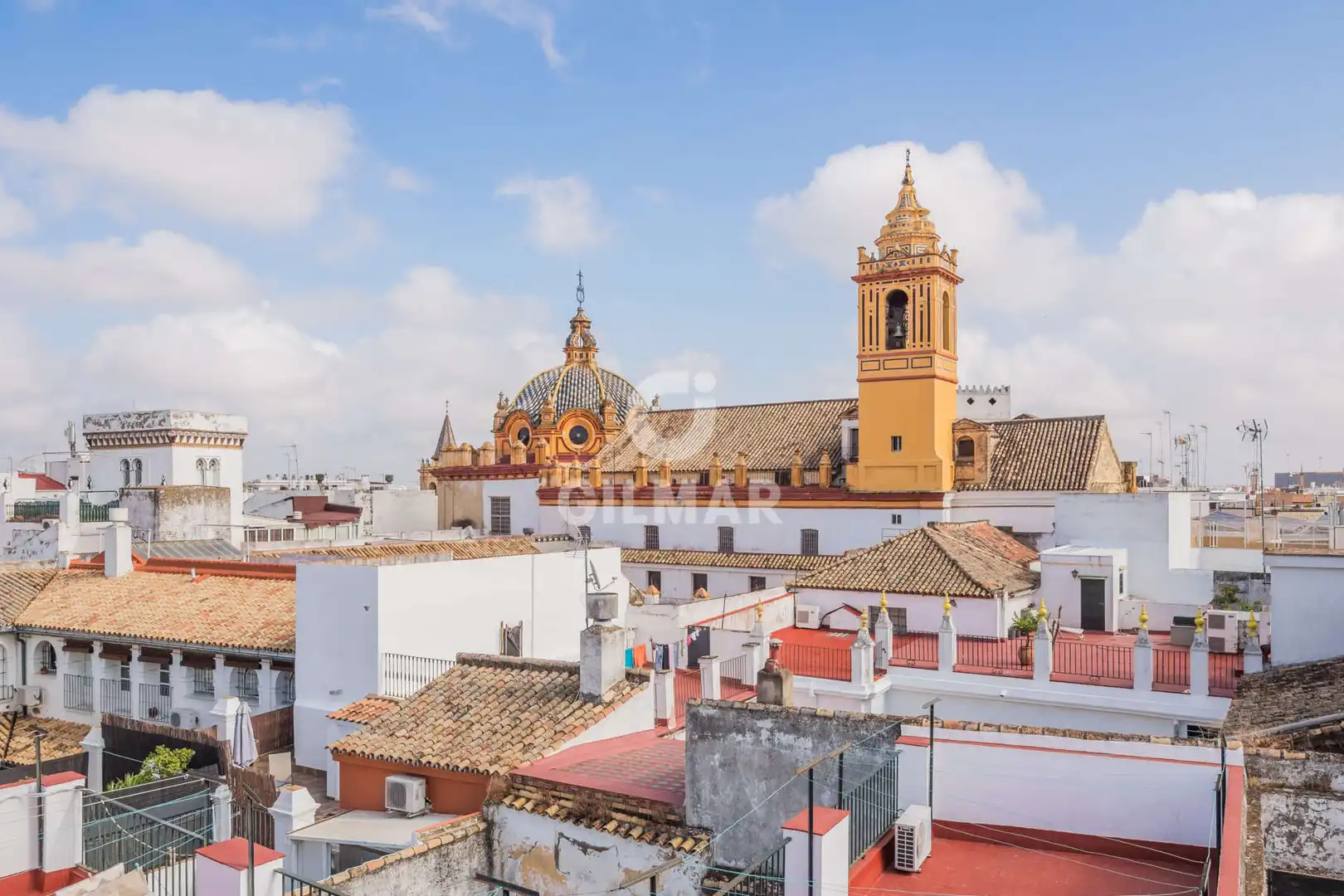 Vista exterior de Piso en venta en  Sevilla Capital con Calefacción
