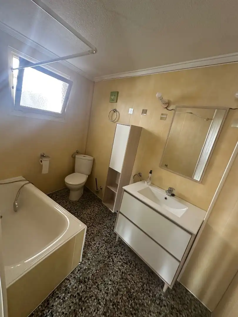 Bathroom of Flat for rent in Elche / Elx  with Heating, Furnished and Balcony