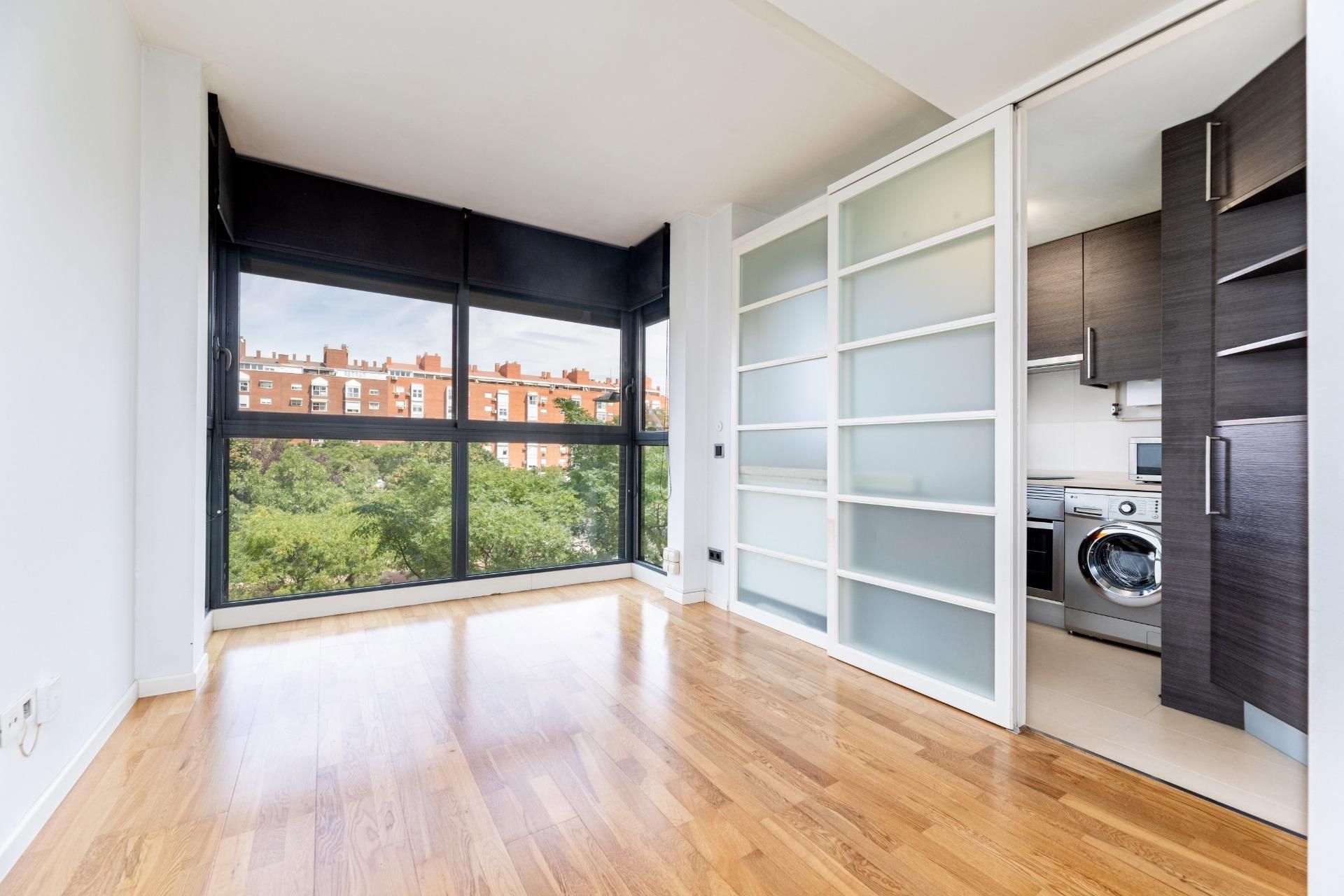 Dormitori de Apartament en venda en  Madrid Capital amb Aire condicionat, Calefacció i Jardí privat