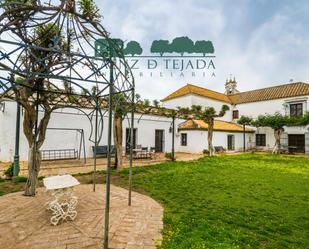 Jardí de Finca rústica en venda en Carmona amb Piscina