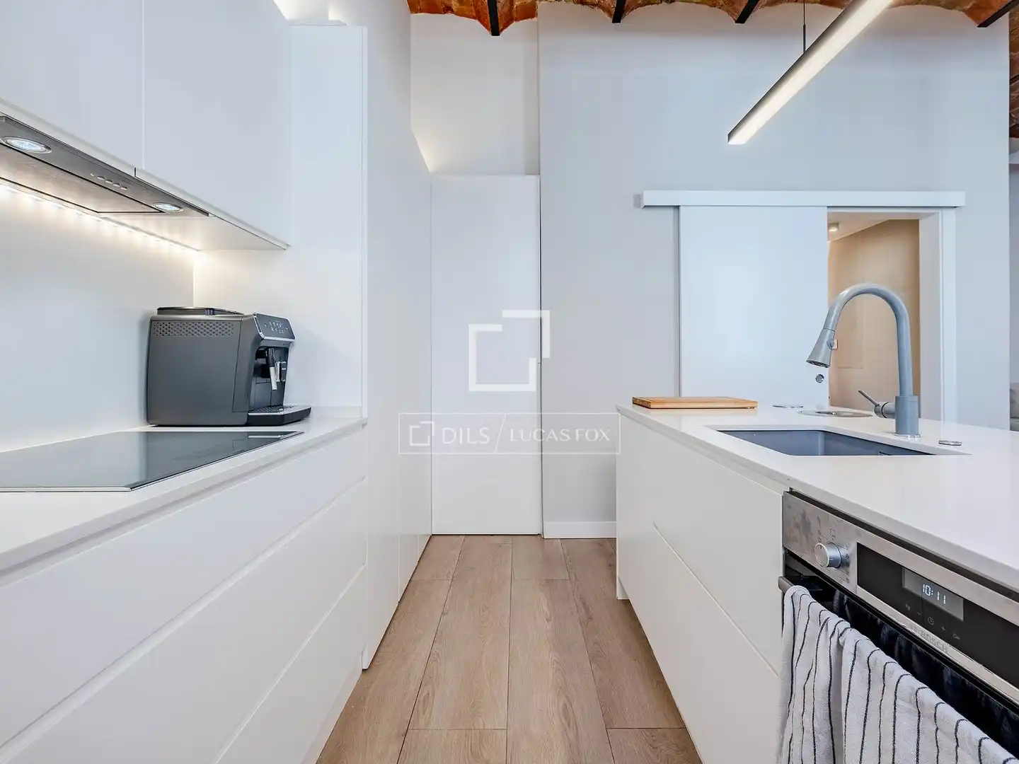 Cocina de Casa o chalet en venta en Cornellà de Llobregat con Aire acondicionado, Terraza y Balcón