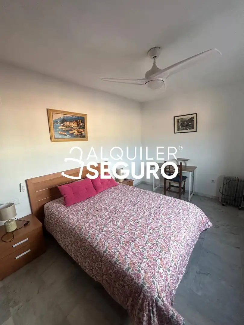 Bedroom of Flat for rent in Granada  with Air Conditioner and Furnished