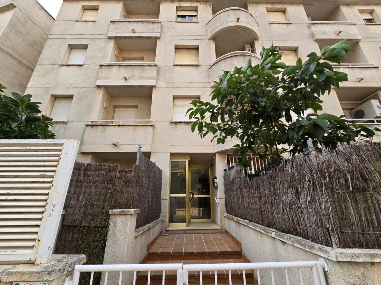 Vista exterior de Garatge en venda en El Vendrell