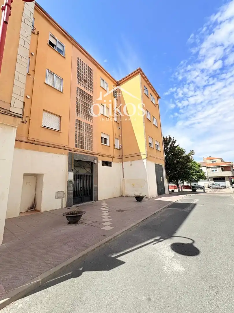Vista exterior de Pis en venda en Santa Marta de Tormes amb Calefacció, Traster i Balcó