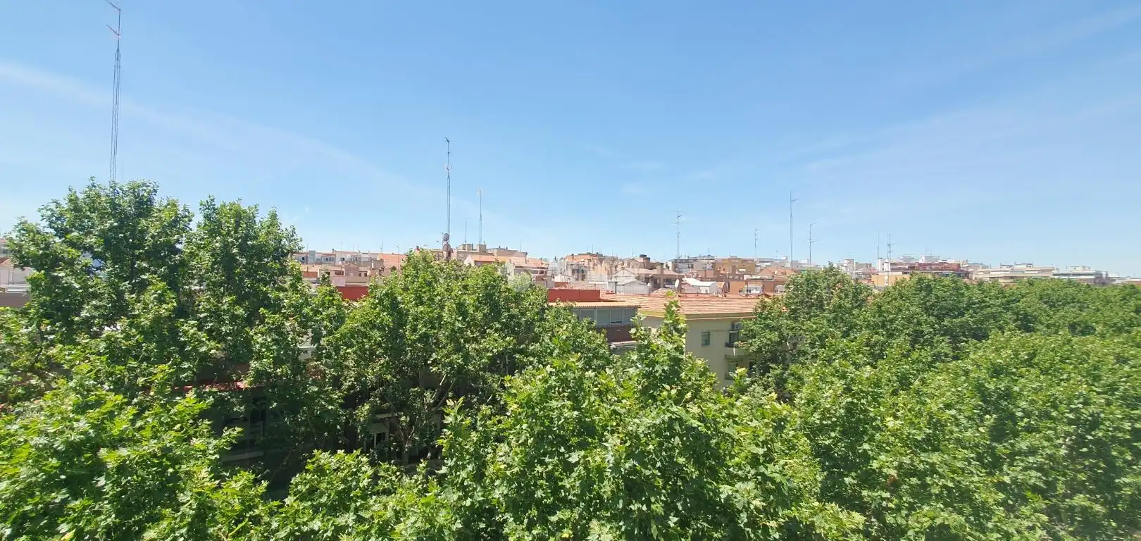 Außenansicht von Wohnung zum Verkauf in Madrid mit Klimaanlage, Heizung und Terrasse