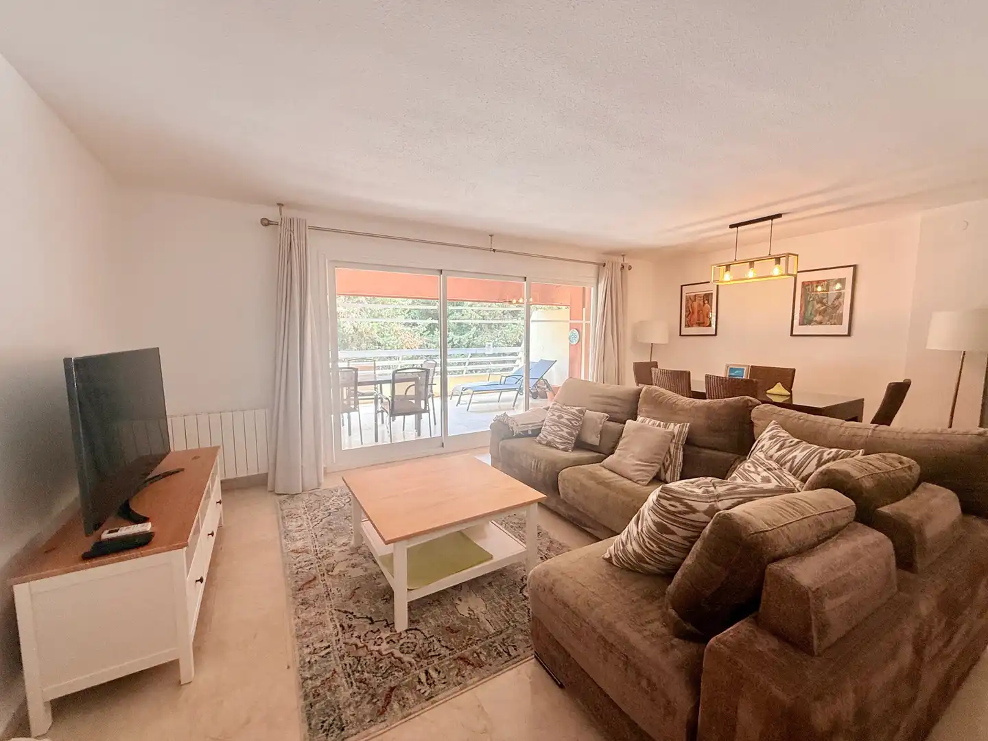 Sala de estar de Apartamento de alquiler en Marbella con Terraza, Piscina y Piscina comunitaria