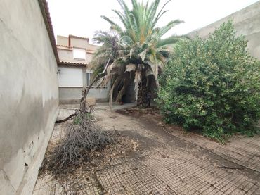 Casa con balcón en venta en Calle Duque de Alba