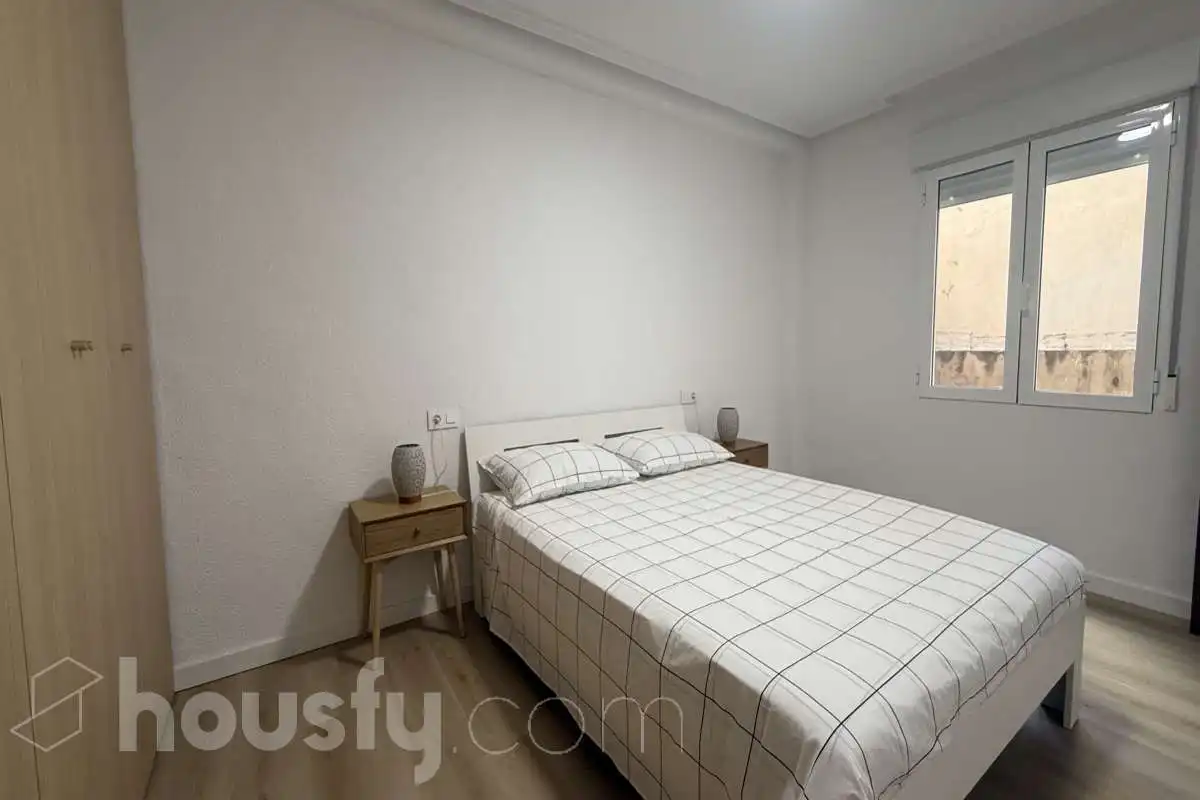 Schlafzimmer von Wohnung zur Miete in Torrevieja mit Parkett, Terrasse und Möbliert