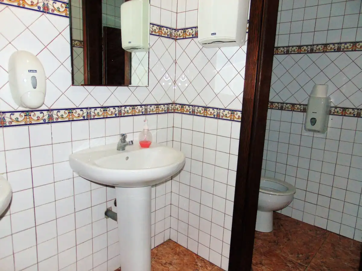 Baño de Local en venta en Formentera del Segura con Aire acondicionado