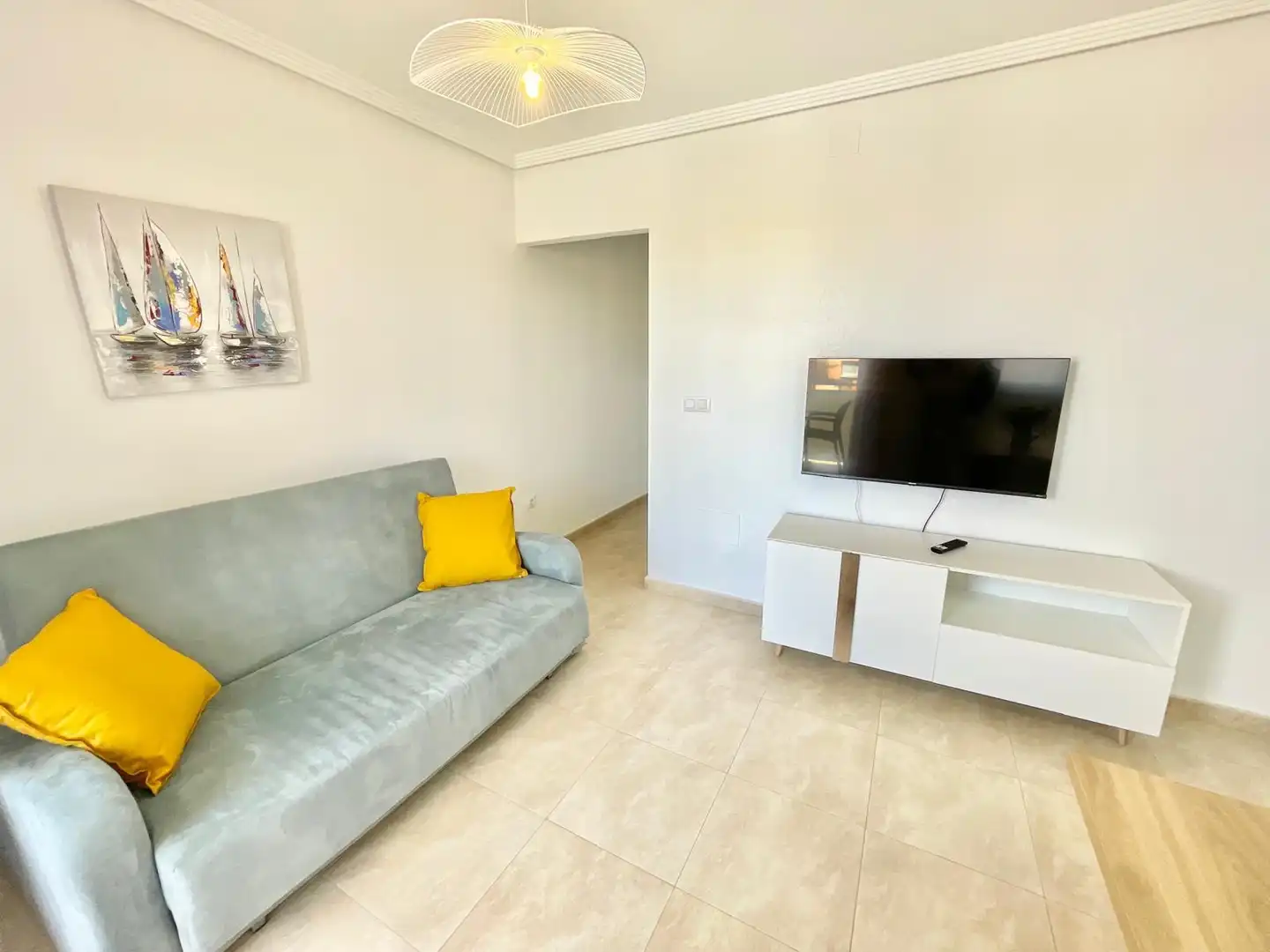 Sala d'estar de Apartament de lloguer en Los Alcázares amb Aire condicionat, Traster i Moblat