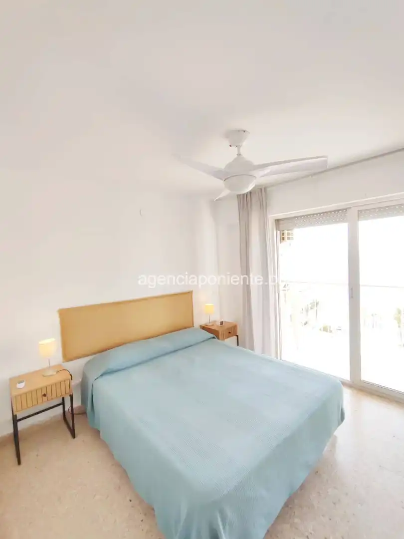 Dormitori de Apartament de lloguer en Benidorm amb Aire condicionat, Calefacció i Terrassa
