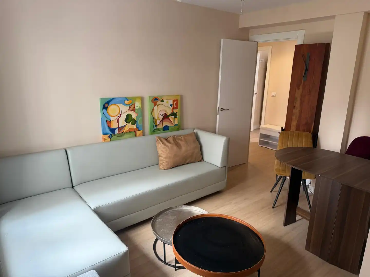 Sala d'estar de Pis de lloguer en Gijón  amb Calefacció i Moblat