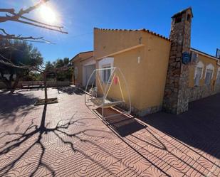 Vista exterior de Casa o xalet en venda en Alicante / Alacant amb Aire condicionat, Terrassa i Piscina