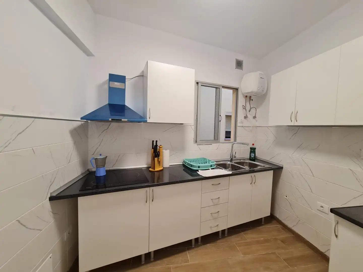 Room in Avenida Avenida Buenos Aires, La Salle - Cuatro Torres