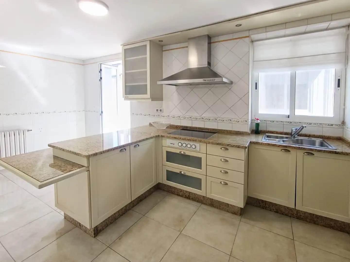 Cocina de Piso en venta en Pontevedra Capital  con Calefacción