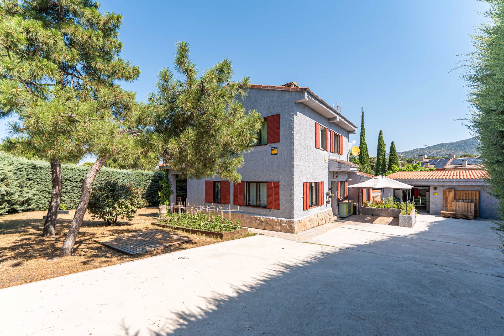 Exterior view of House or chalet for sale in Hoyo de Manzanares  with Heating, Private garden and Terrace