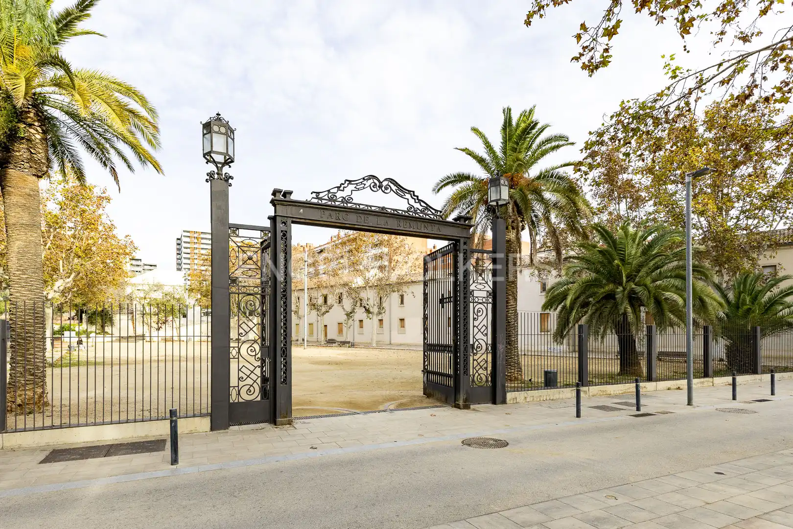 Exterior view of Office for sale in L'Hospitalet de Llobregat
