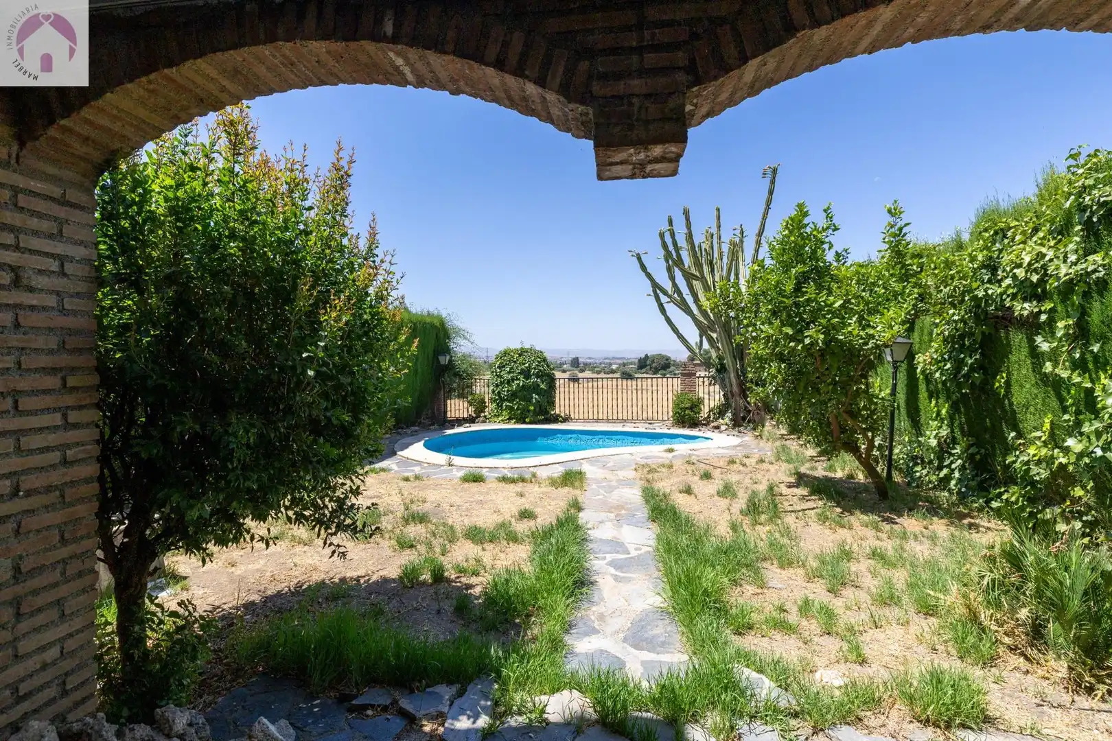 Piscina de Casa adosada en venda en Granada amb Calefacció, Jardí privat i Terrassa
