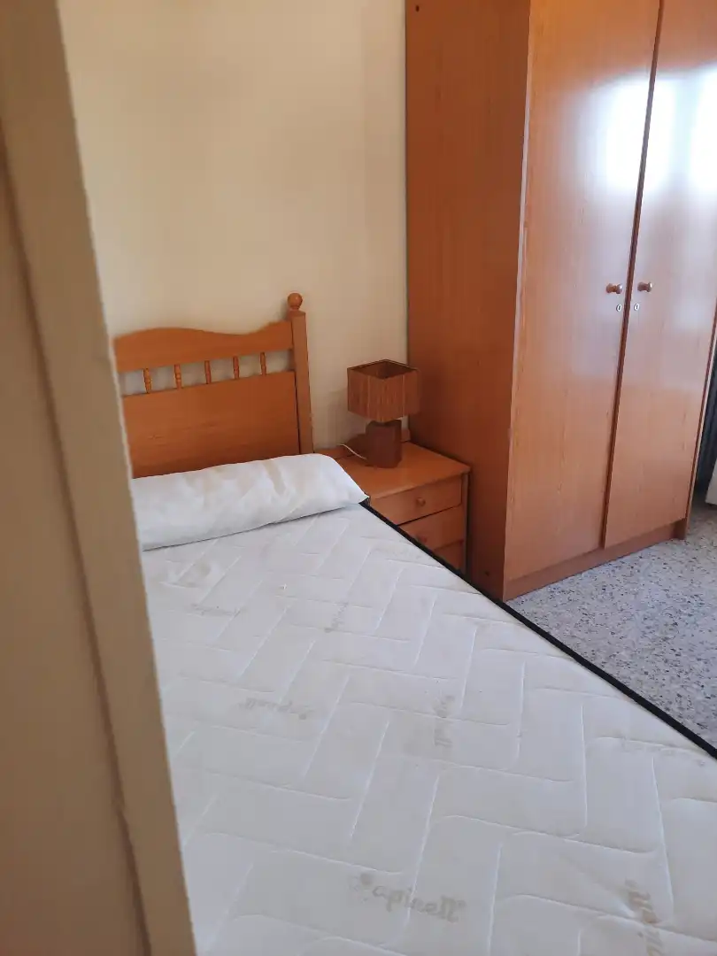 Habitación de Piso de alquiler en Zaragoza con Calefacción, Amueblado y Horno