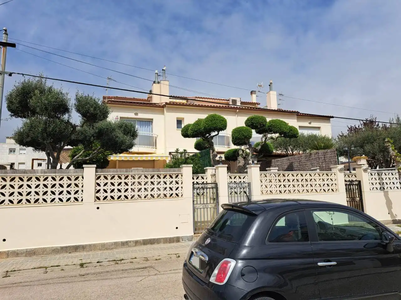 Vista exterior de Casa o xalet de lloguer en Vilanova i la Geltrú amb Aire condicionat, Calefacció i Jardí privat