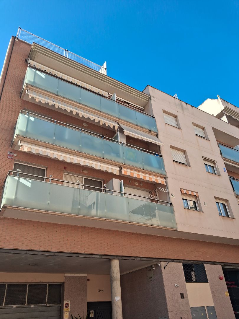 Außenansicht von Wohnung zur Miete in El Vendrell mit Heizung, Terrasse und Ofen